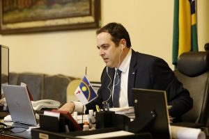 Governador-Paulo-Camara-durante-videoconferencia-de-para-anuncio-de-investimento-de-obras-viarias-no-Sertao-do-Sao-Francisco03