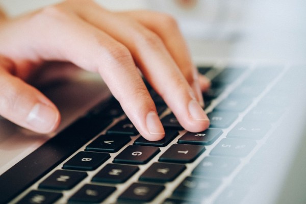 laptop-computer-writing-work-hand-screen-714530-pxhere.com_