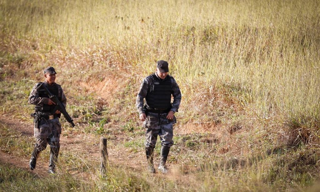 x93454668_PA-Cocalzinho-GO-18-06-2021-Cacada-ao-serial-killer-Lazaro-Barbosa-na-fotos-os-Policiais-Mi.jpg.pagespeed.ic.KKz7uG8nci
