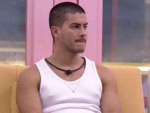 arthur-aguiar-disse-que-esta-triste-e-pretende-conversar-com-douglas-1648664163961_v2_450x337