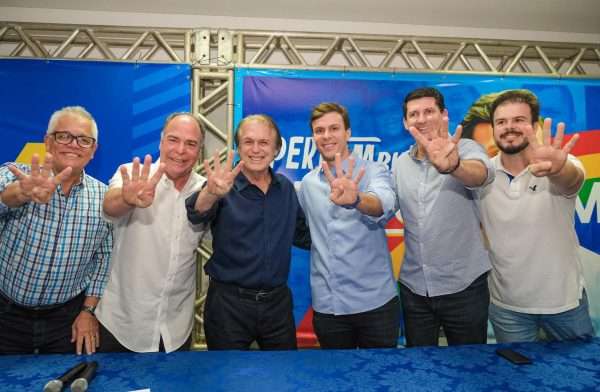 Em-Petrolina-Luciano-Bivar-participou-do-primeiro-ato-político-da-pré-campanha-à-presidência-600x392