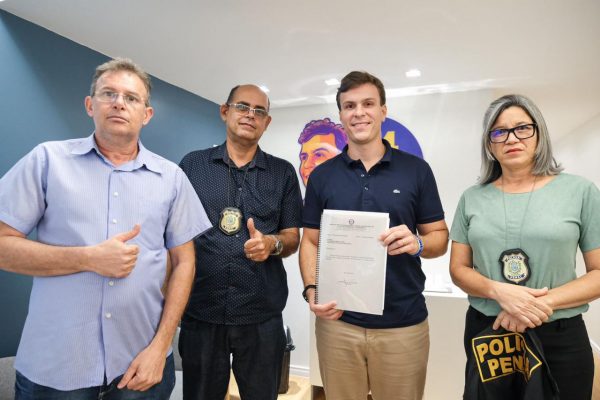 Miguel-se-reuniu-com-representantes-do-Sindicato-dos-Policiais-Penais-600x400