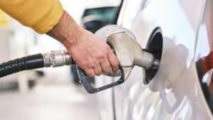 posto-de-gasolina-abastecimento-carro-combustivel-1656093996390_v2_900x506