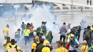 8jan2023---manifestantes-golpistas-invadem-o-congresso-em-brasilia-1673205168700_v2_900x506.jpg