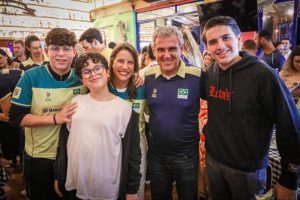 Governadora-Raquel-Lyra-filhos-e-treinador-Ze-Roberto-e1692358806691