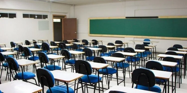 03-51-32-aulas-750x375