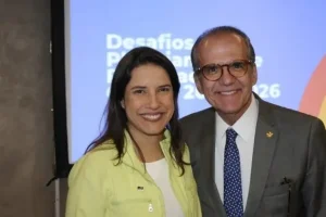 Senador-Fernando-Dueire-com-Raquel-768x512