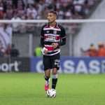 De saída iminente a destaque: Matheus Vinícius diz viver melhor momento da carreira no Santa Cruz