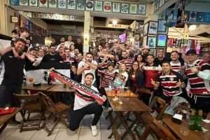 sao_paulo_membros_do__consulado_sampacruz__reunidos_para_acompanhar_o_tricolor_na_capital_paulista__grupo_transformou_a_distancia_em_rede_de_conexao_entre_pernambucanos_-962664